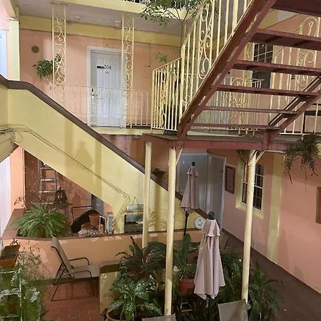 Midtown Guest House 샬롯아말리에 외부 사진